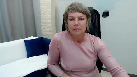 Snapshot of pion_s chatting on 09.24.25 Bella online show from 09.24.25