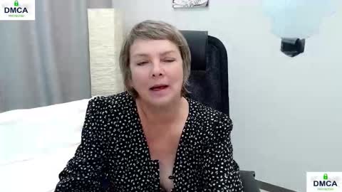 Snapshot of pion_s chatting on 10.22.25 Bella online show from 10.22.25