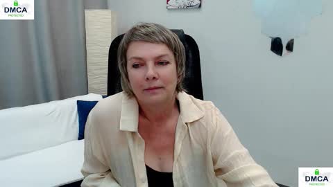 Snapshot of pion_s chatting on 10.29.25 Bella online show from 10.29.25