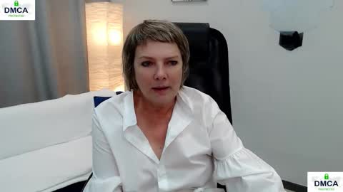 Snapshot of pion_s chatting on 10.31.25 Bella online show from 10.31.25