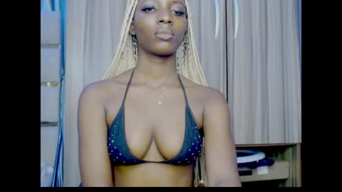 Snapshot of pixie_pulse chatting on 07.04.26 Ella online show from 07.04.26