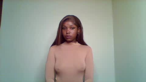 Snapshot of pixie_roman chatting on 10.02.25 Majesty online show from 10.02.25