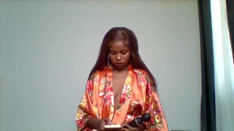 Snapshot of pixie_roman chatting on 10.31.25 Majesty online show from 10.31.25