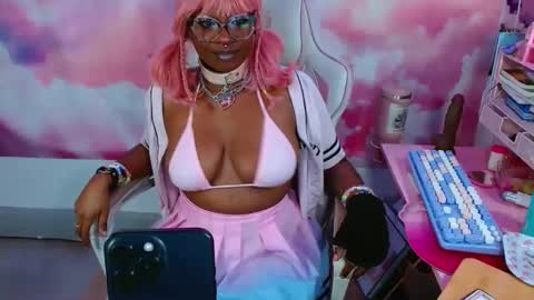 Snapshot of pixiebob25 chatting on 01.17.25 Thekawaiidomme online show from 01.17.25