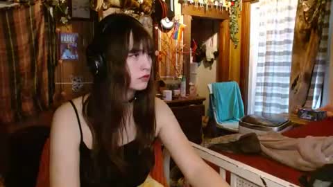 Snapshot of pixinun chatting on 04.02.26 Izzy online show from 04.02.26