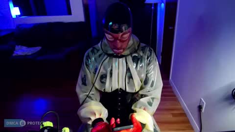 Snapshot of plasticme chatting on 09.10.25 plasticme online show from 09.10.25