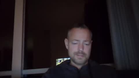 Snapshot of platugle chatting on 10.26.25 platugle online show from 10.26.25