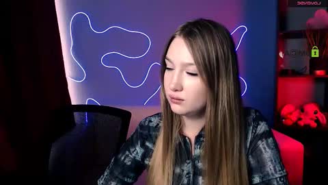 Snapshot of playful_sophie chatting on 10.12.25 Sophie online show from 10.12.25