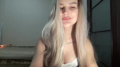 Snapshot of playfuldoll18 chatting on 10.10.25 Mia online show from 10.10.25