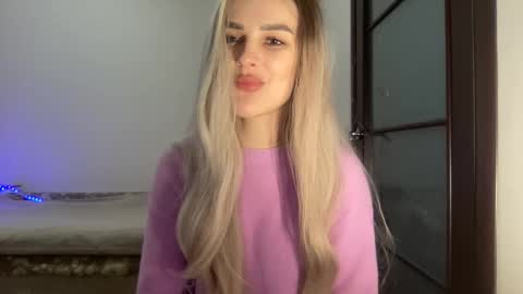 Snapshot of playfuldoll18 chatting on 10.14.25 Mia online show from 10.14.25