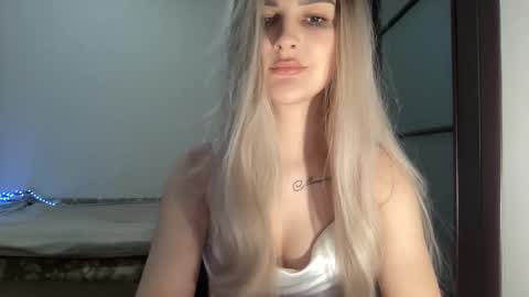 Snapshot of playfuldoll18 chatting on 10.15.25 Mia online show from 10.15.25