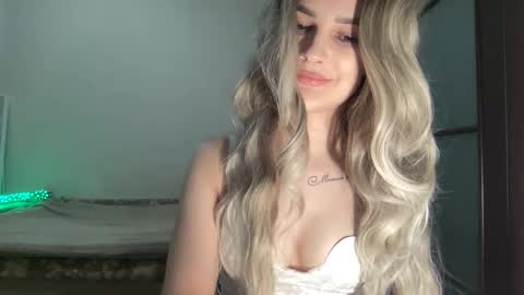 Snapshot of playfuldoll18 chatting on 10.21.25 Mia online show from 10.21.25