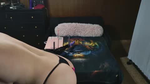 Snapshot of playfulpixxxie chatting on 10.13.25 Playfulpixiee online show from 10.13.25