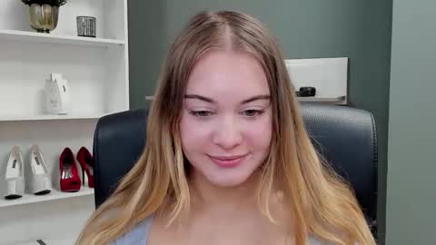 Snapshot of playgirl_valeria chatting on 09.28.25 Valeria online show from 09.28.25