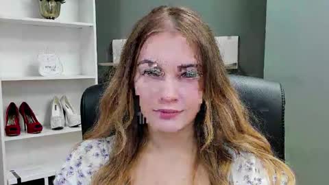 Snapshot of playgirl_valeria chatting on 11.06.25 Valeria online show from 11.06.25