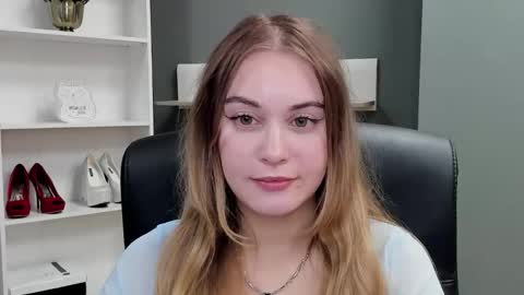 Snapshot of playgirl_valeria chatting on 11.09.25 Valeria online show from 11.09.25