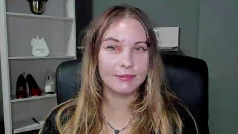 Snapshot of playgirl_valeria chatting on 11.10.25 Valeria online show from 11.10.25