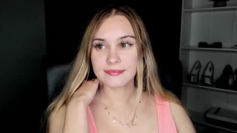 Snapshot of playgirl_valeria chatting on 05.20.26 Valeria online show from 05.20.26
