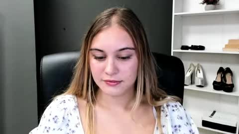 Snapshot of playgirl_valeria chatting on 07.27.26 Valeria online show from 07.27.26