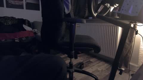 Hello ask me  . Im glad  to see you here in my room. Welcome PVT is open online show from 12.20.25