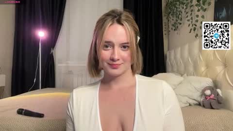 Snapshot of pleasant_fun chatting on 09.28.25 Pleasant My links are just below online show from 09.28.25