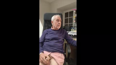 Snapshot of pleasedominateme chatting on 10.31.25 Pleasedominateme online show from 10.31.25