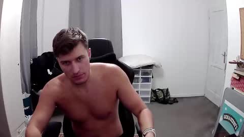 Snapshot of plkrisztian chatting on 09.10.25 plkrisztian online show from 09.10.25