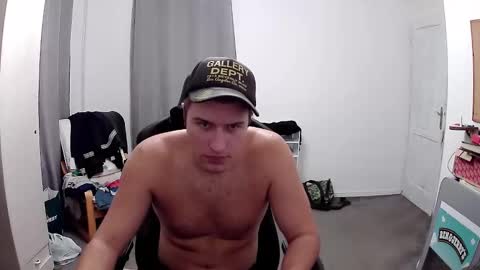 Snapshot of plkrisztian chatting on 10.14.25 plkrisztian online show from 10.14.25