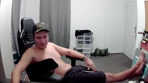 Snapshot of plkrisztian chatting on 10.29.25 plkrisztian online show from 10.29.25