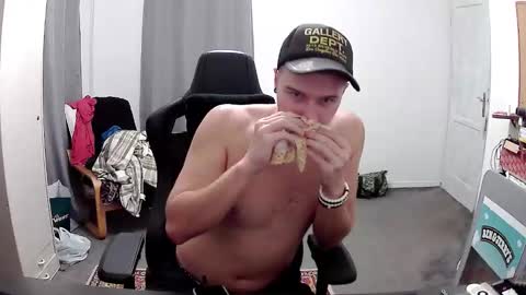 Snapshot of plkrisztian chatting on 11.11.25 plkrisztian online show from 11.11.25