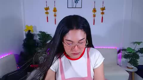 Ploysai online show from 04.21.26