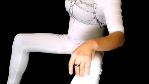 QUeeERxySEXMantrix online show from 10.11.25