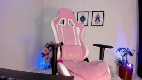 Snapshot of pocahontas_sensual chatting on 11.19.25 Jasmine online show from 11.19.25