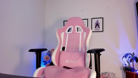 Snapshot of pocahontas_sensual chatting on 11.22.25 Jasmine online show from 11.22.25