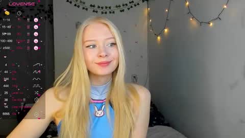 Snapshot of pocet_barbie chatting on 11.09.25 Mary online show from 11.09.25