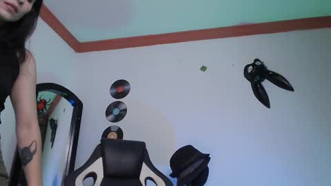 Snapshot of poeeticaa_ chatting on 02.12.26 IG ipoetica online show from 02.12.26