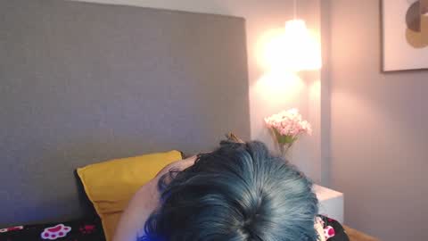 Snapshot of poison__luna chatting on 01.04.25 Luna online show from 01.04.25