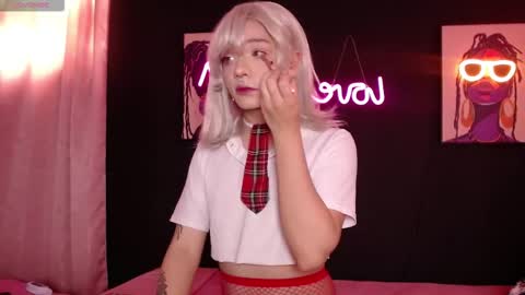 Snapshot of poison__luna chatting on 11.06.25 Luna online show from 11.06.25