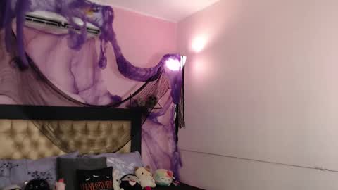 poison_pink online show from 11.03.25