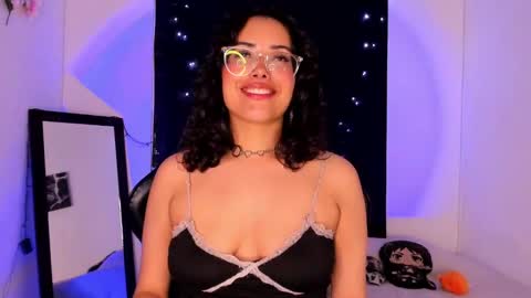 Willow                      Hours 12pm to 630pm Colombian time FRIDAY AND SUNDAY FREE DAYS online show from 02.07.25