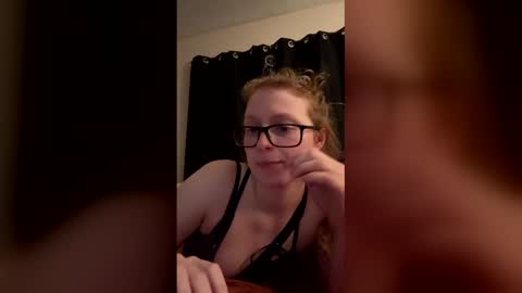 Snapshot of poisonivyy95 chatting on 02.26.26 poisonivyy95 online show from 02.26.26