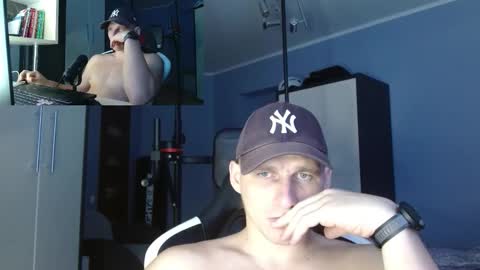 Snapshot of poliglotjoe chatting on 10.02.25 Poliglot online show from 10.02.25