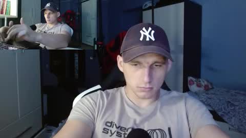 Snapshot of poliglotjoe chatting on 10.04.25 Poliglot online show from 10.04.25