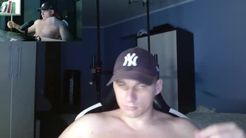 Snapshot of poliglotjoe chatting on 10.08.25 Poliglot online show from 10.08.25