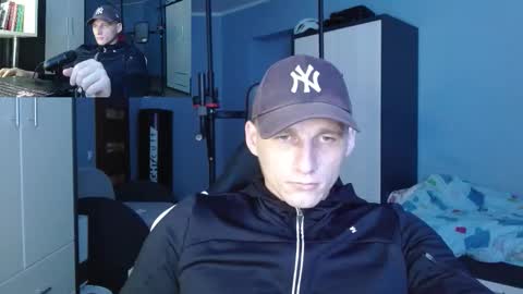 Snapshot of poliglotjoe chatting on 10.10.25 Poliglot online show from 10.10.25