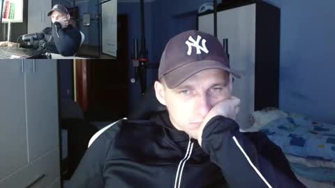 Snapshot of poliglotjoe chatting on 10.12.25 Poliglot online show from 10.12.25