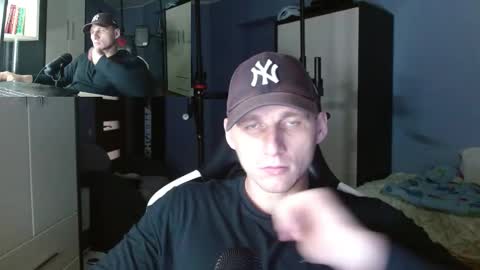 Snapshot of poliglotjoe chatting on 10.13.25 Poliglot online show from 10.13.25