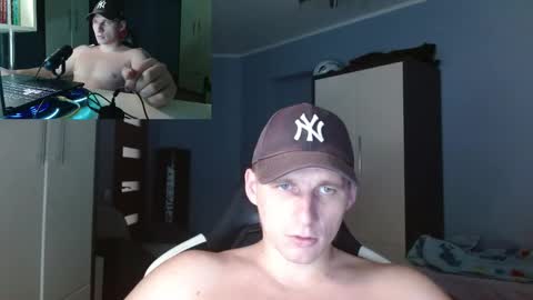 Snapshot of poliglotjoe chatting on 10.18.25 Poliglot online show from 10.18.25