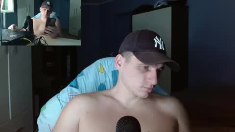 Snapshot of poliglotjoe chatting on 10.26.25 Poliglot online show from 10.26.25