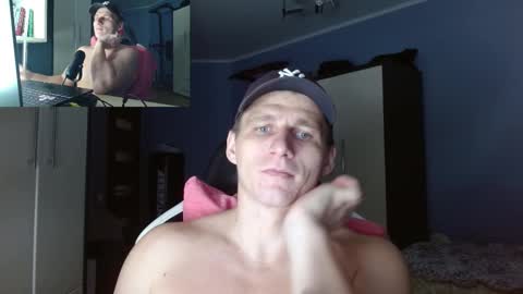 Snapshot of poliglotjoe chatting on 11.10.25 Poliglot online show from 11.10.25